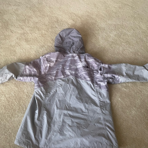 The North Face wind breaker jacket. Light purple. Women size XL - Picture 11 of 15